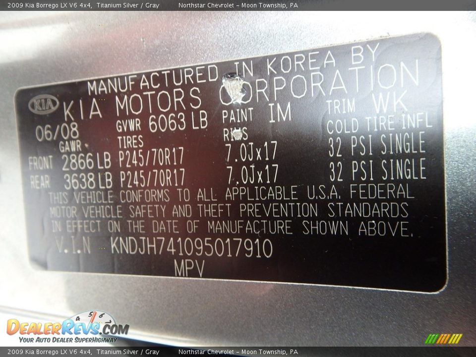 2009 Kia Borrego LX V6 4x4 Titanium Silver / Gray Photo #29