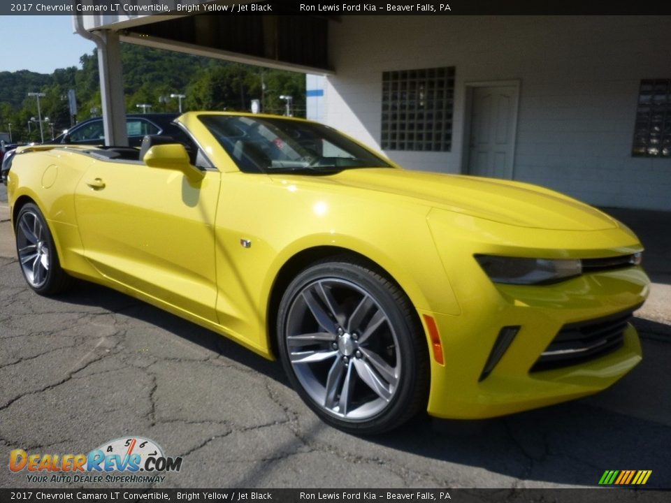 Front 3/4 View of 2017 Chevrolet Camaro LT Convertible Photo #9