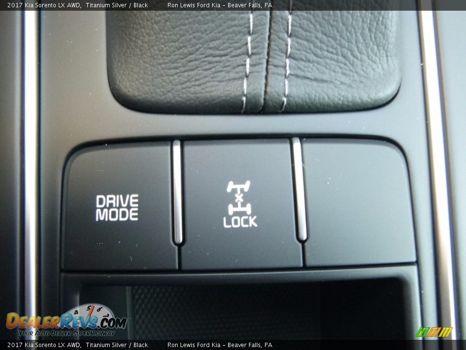 Controls of 2017 Kia Sorento LX AWD Photo #17