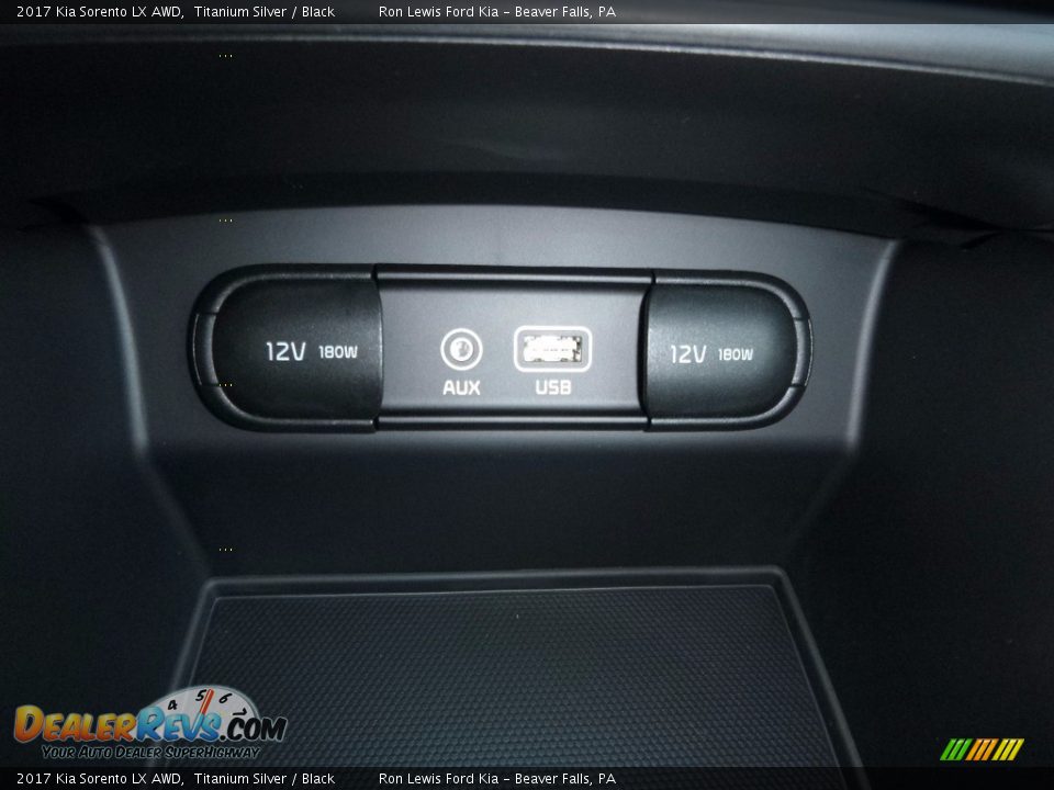 Controls of 2017 Kia Sorento LX AWD Photo #19