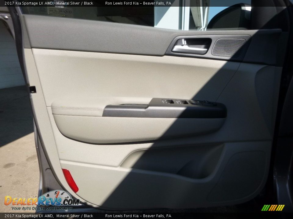 Door Panel of 2017 Kia Sportage LX AWD Photo #14