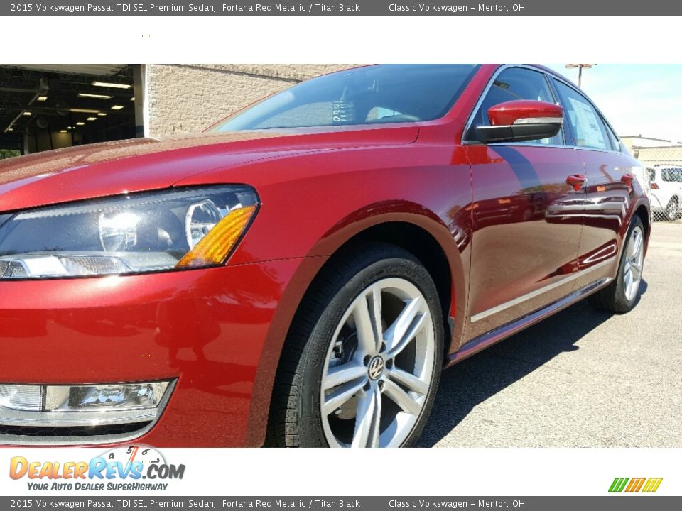 2015 Volkswagen Passat TDI SEL Premium Sedan Fortana Red Metallic / Titan Black Photo #2