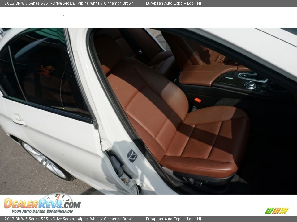 2013 BMW 5 Series 535i xDrive Sedan Alpine White / Cinnamon Brown Photo #10