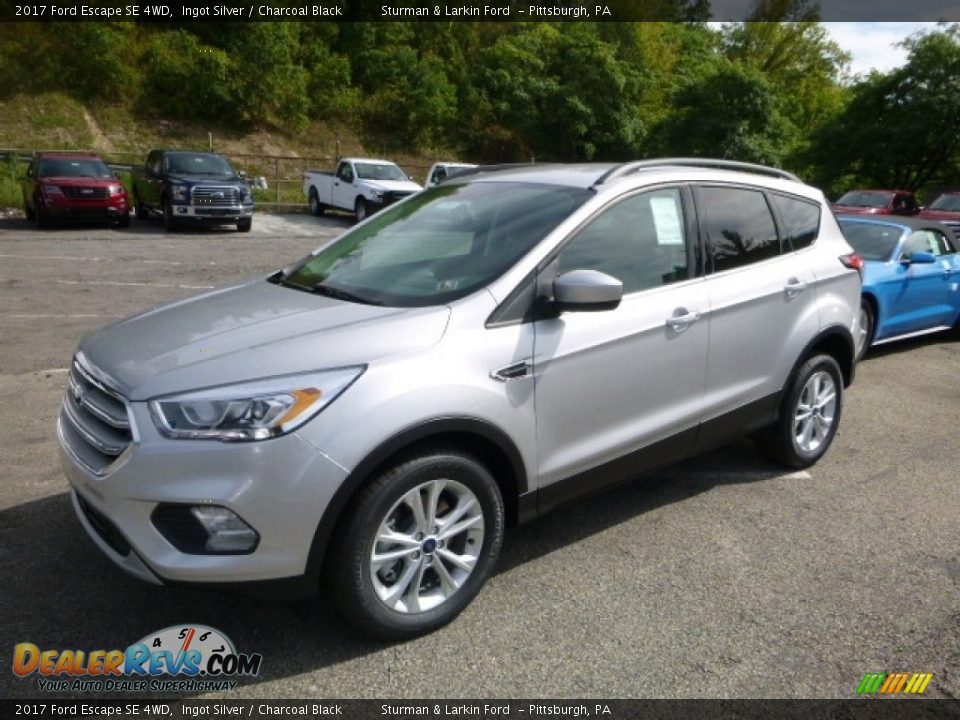 Front 3/4 View of 2017 Ford Escape SE 4WD Photo #4