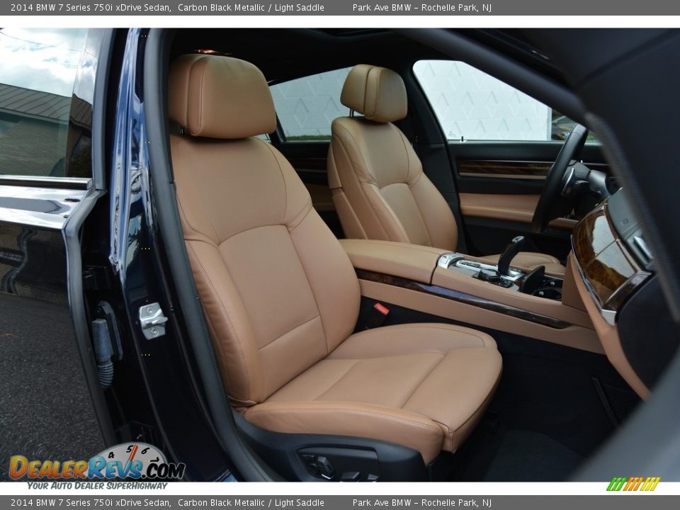 Front Seat of 2014 BMW 7 Series 750i xDrive Sedan Photo #29