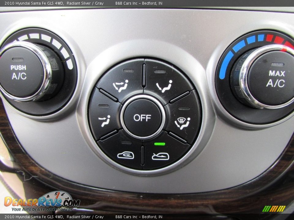 Controls of 2010 Hyundai Santa Fe GLS 4WD Photo #32