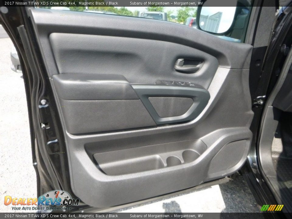 Door Panel of 2017 Nissan TITAN XD S Crew Cab 4x4 Photo #15