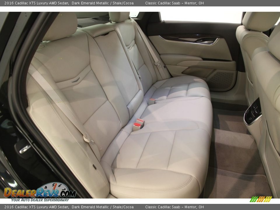 2016 Cadillac XTS Luxury AWD Sedan Dark Emerald Metallic / Shale/Cocoa Photo #15