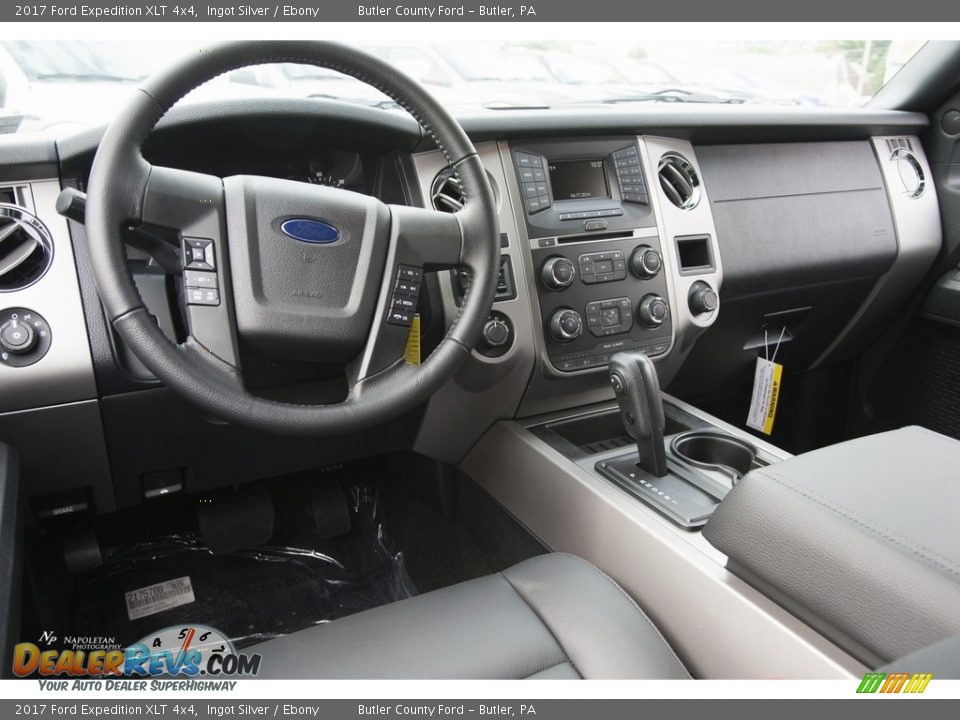 Dashboard of 2017 Ford Expedition XLT 4x4 Photo #13