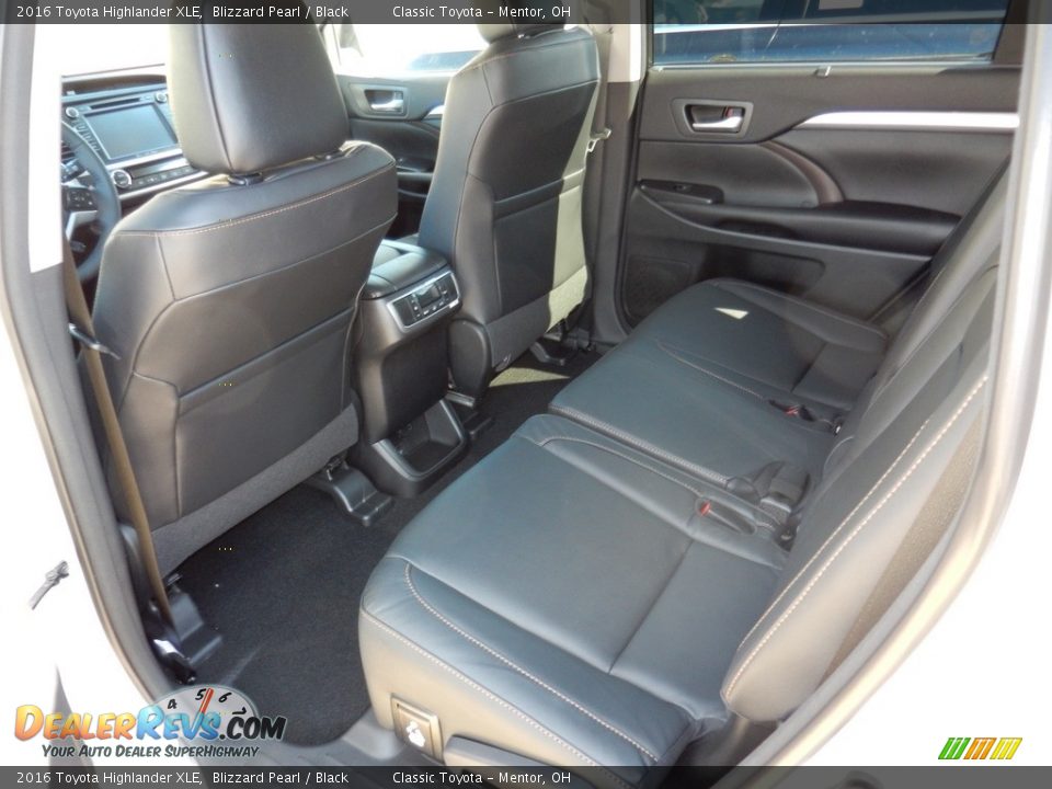 2016 Toyota Highlander XLE Blizzard Pearl / Black Photo #5