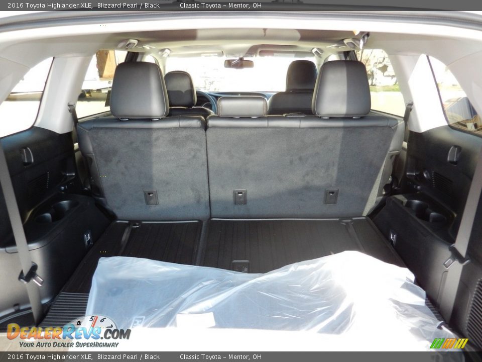2016 Toyota Highlander XLE Blizzard Pearl / Black Photo #6