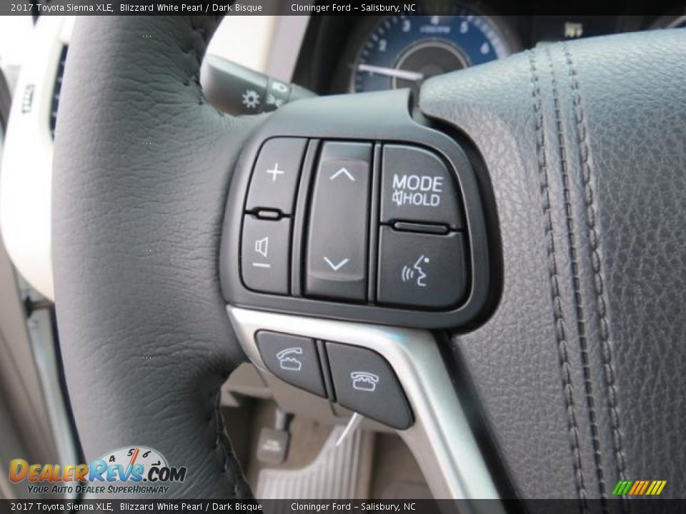 Controls of 2017 Toyota Sienna XLE Photo #14