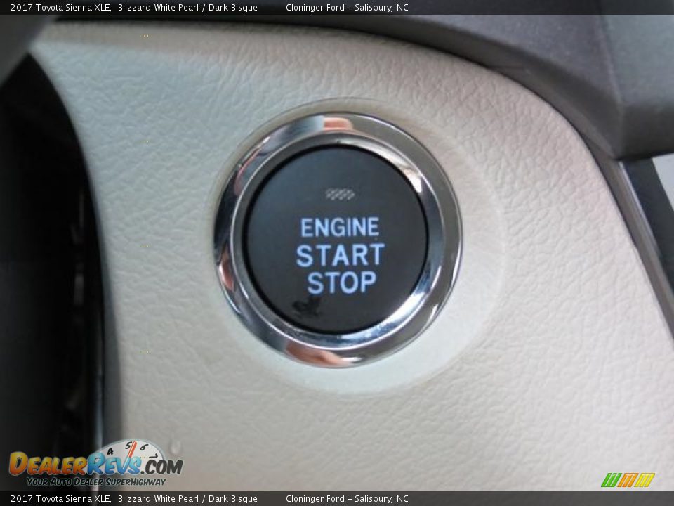 Controls of 2017 Toyota Sienna XLE Photo #19