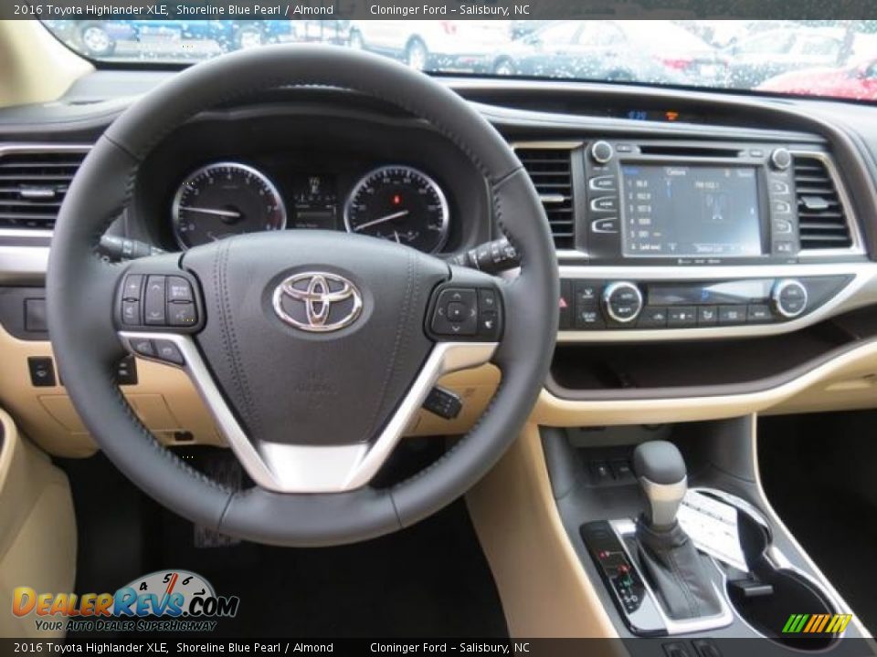 Dashboard of 2016 Toyota Highlander XLE Photo #5