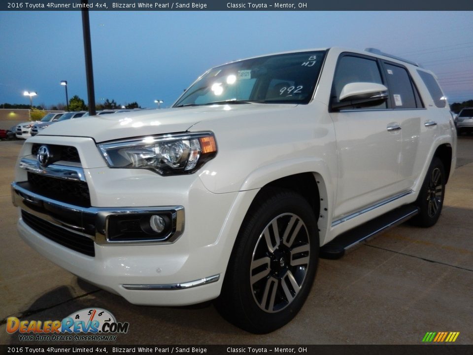 Front 3/4 View of 2016 Toyota 4Runner Limited 4x4 Photo #1