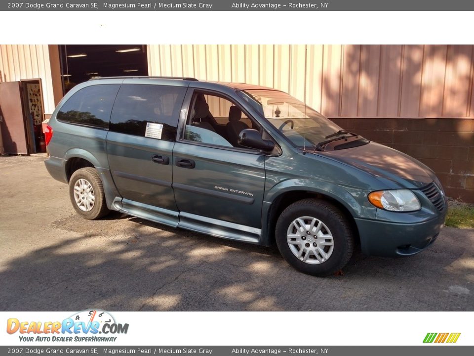 2007 Dodge Grand Caravan SE Magnesium Pearl / Medium Slate Gray Photo #2