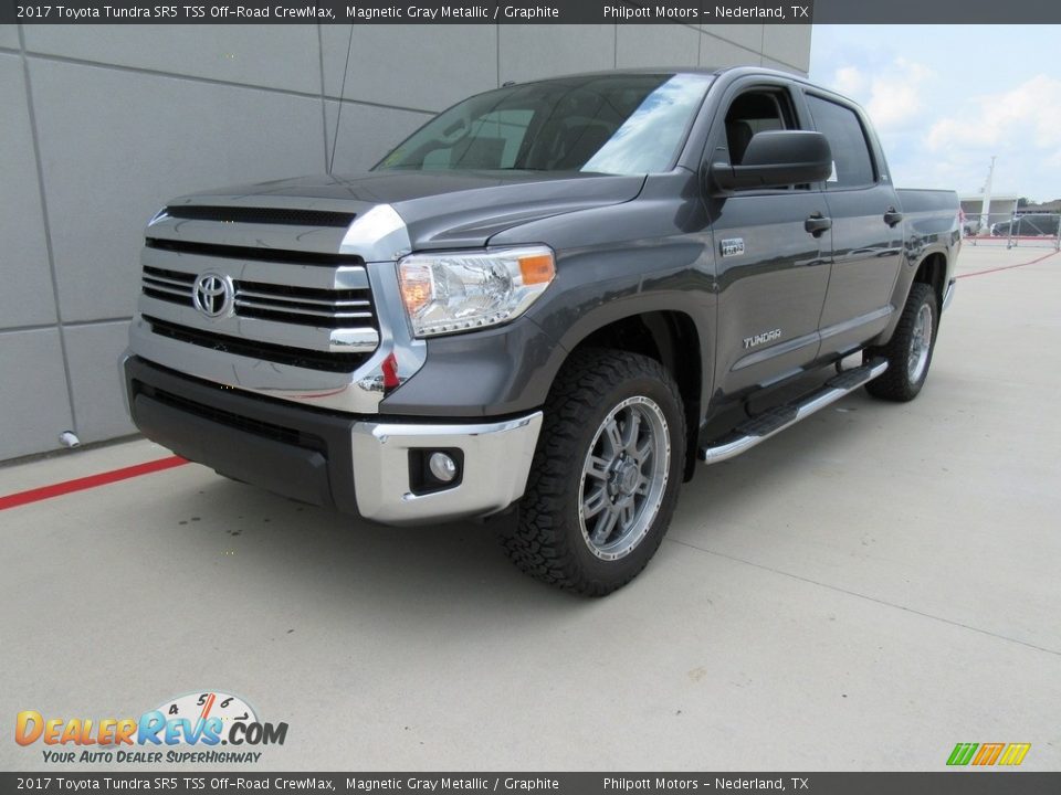 Front 3/4 View of 2017 Toyota Tundra SR5 TSS Off-Road CrewMax Photo #7