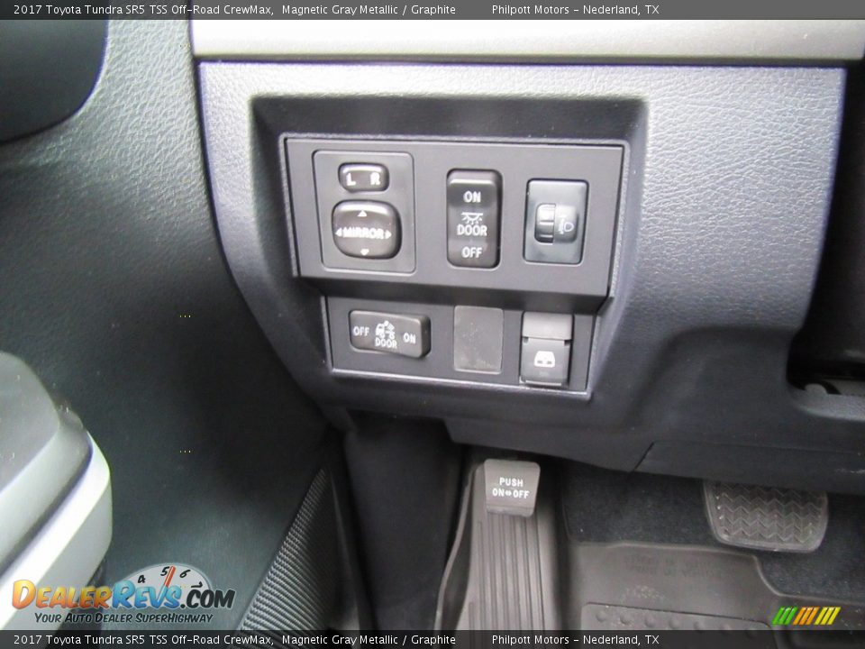 2017 Toyota Tundra SR5 TSS Off-Road CrewMax Magnetic Gray Metallic / Graphite Photo #33