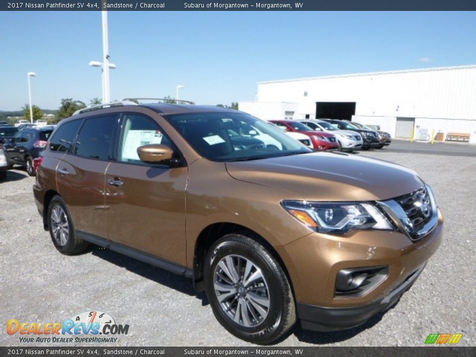 Front 3/4 View of 2017 Nissan Pathfinder SV 4x4 Photo #1