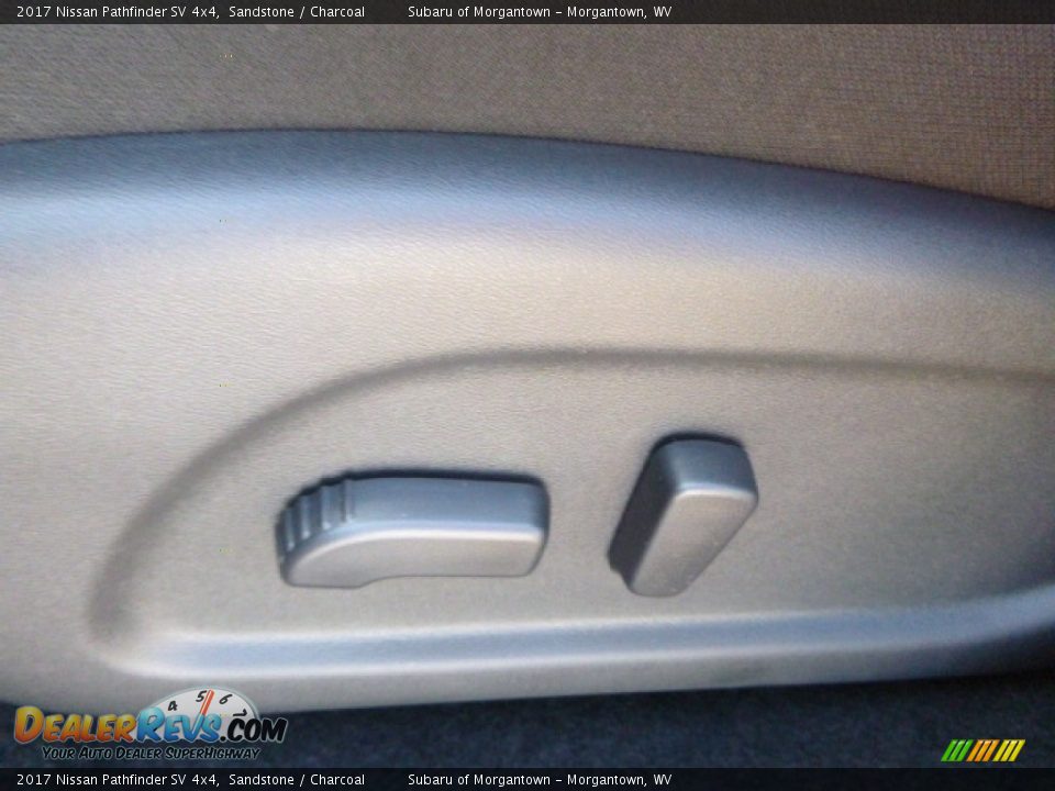 2017 Nissan Pathfinder SV 4x4 Sandstone / Charcoal Photo #16