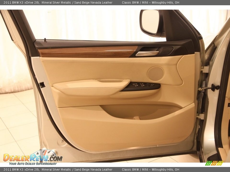 2011 BMW X3 xDrive 28i Mineral Silver Metallic / Sand Beige Nevada Leather Photo #4