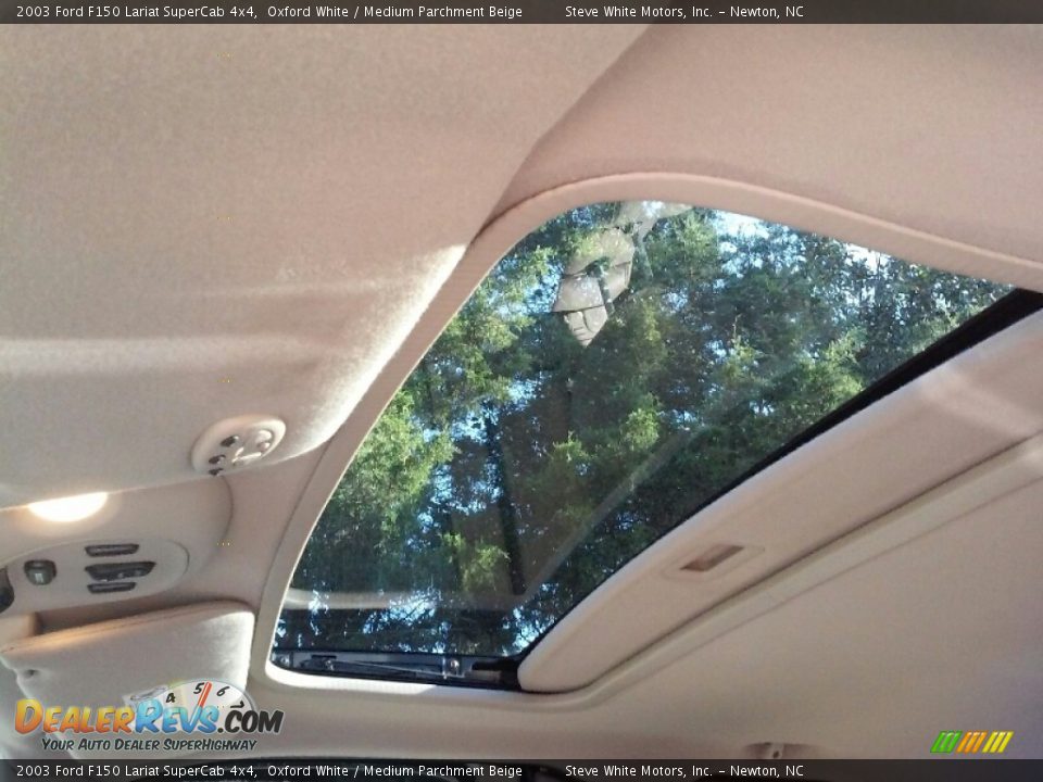 2003 Ford F150 Lariat SuperCab 4x4 Oxford White / Medium Parchment Beige Photo #21