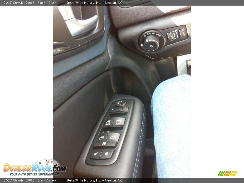 2017 Chrysler 200 S Black / Black Photo #14