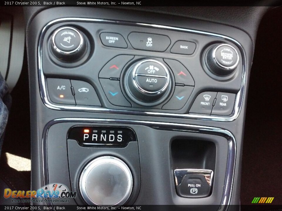 Controls of 2017 Chrysler 200 S Photo #20