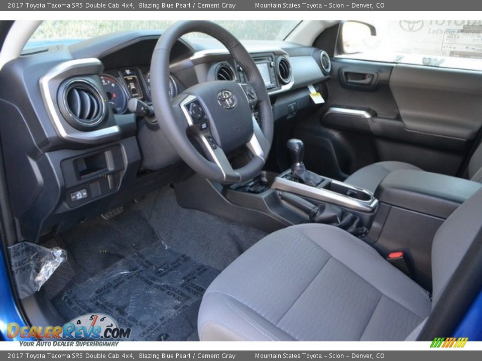 2017 Toyota Tacoma SR5 Double Cab 4x4 Blazing Blue Pearl / Cement Gray Photo #5
