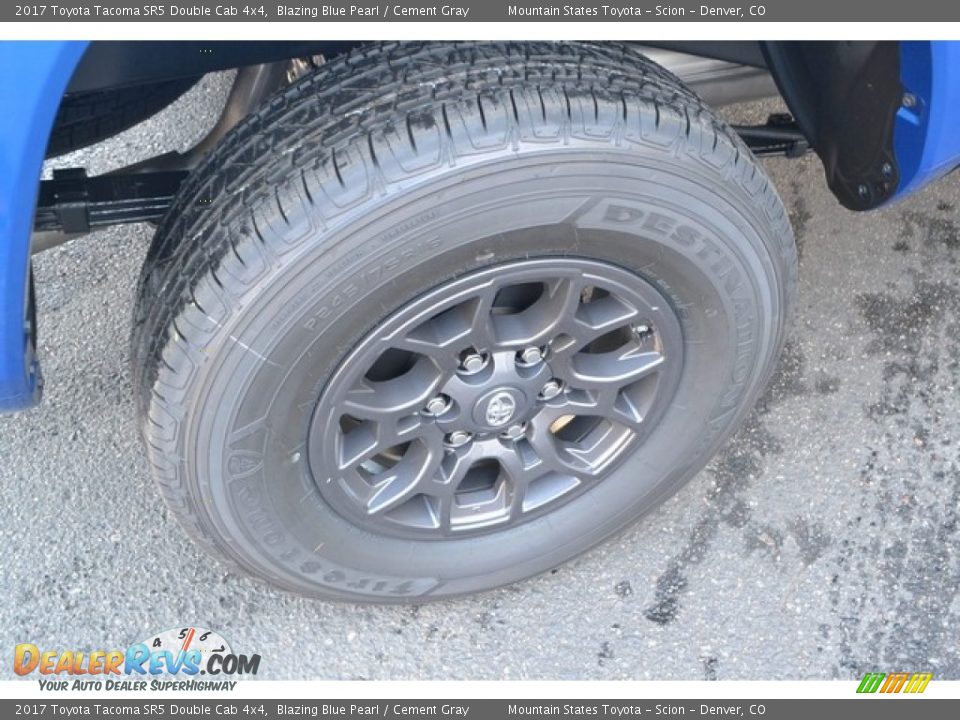 2017 Toyota Tacoma SR5 Double Cab 4x4 Blazing Blue Pearl / Cement Gray Photo #9