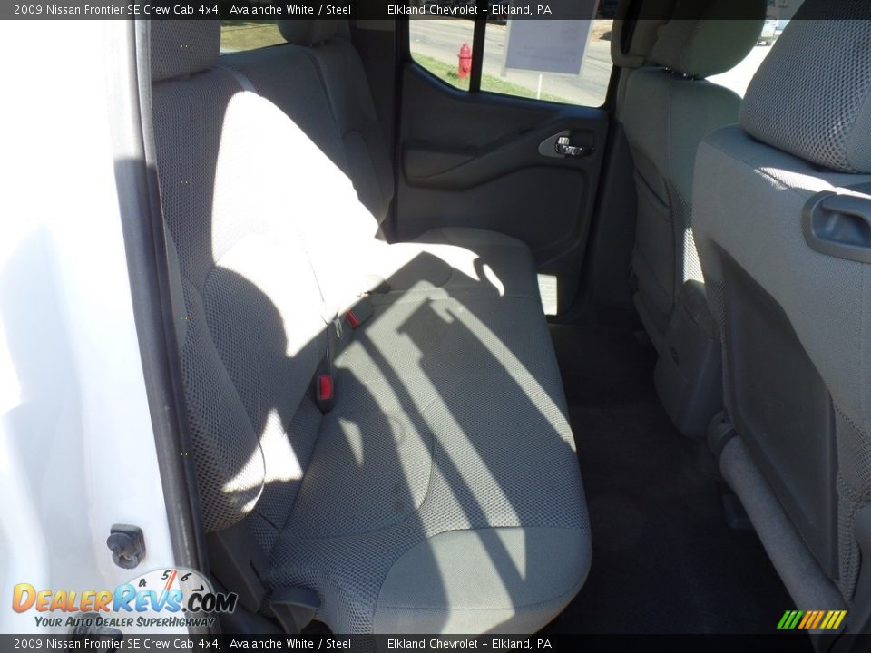 2009 Nissan Frontier SE Crew Cab 4x4 Avalanche White / Steel Photo #33