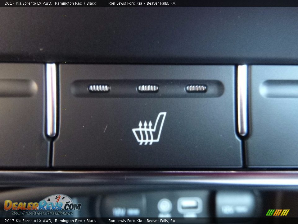 Controls of 2017 Kia Sorento LX AWD Photo #18