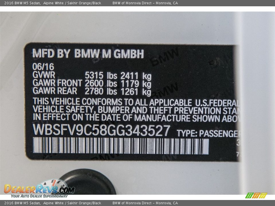 2016 BMW M5 Sedan Alpine White / Sakhir Orange/Black Photo #10