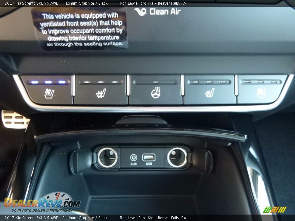 Controls of 2017 Kia Sorento SXL V6 AWD Photo #19