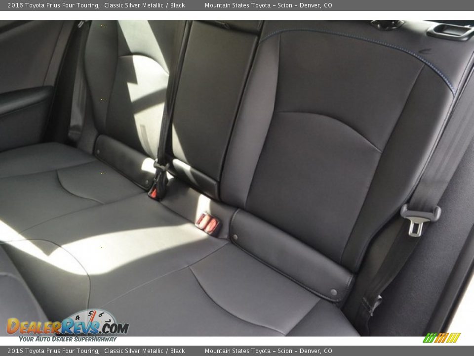 2016 Toyota Prius Four Touring Classic Silver Metallic / Black Photo #7