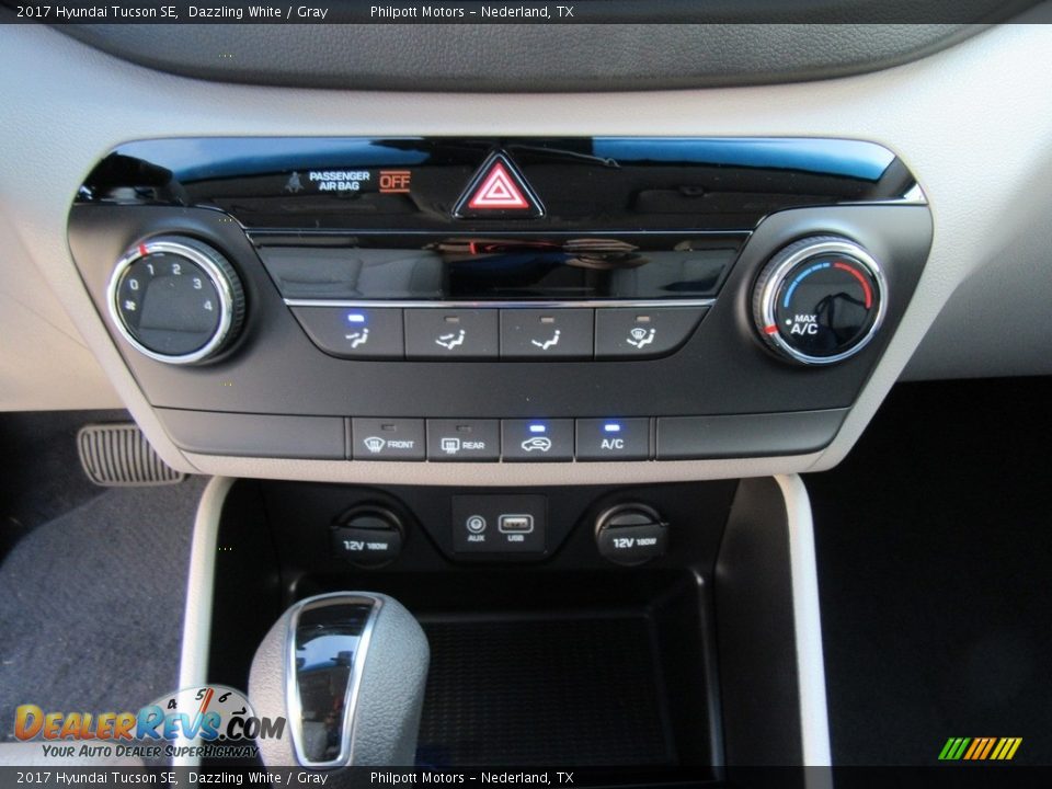Controls of 2017 Hyundai Tucson SE Photo #25