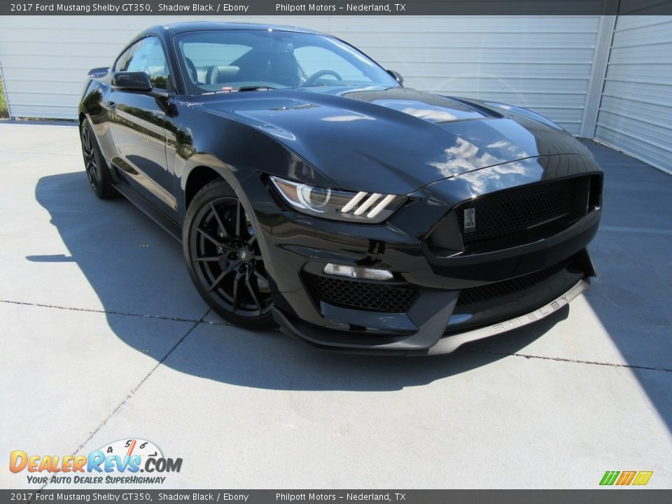 Front 3/4 View of 2017 Ford Mustang Shelby GT350 Photo #2