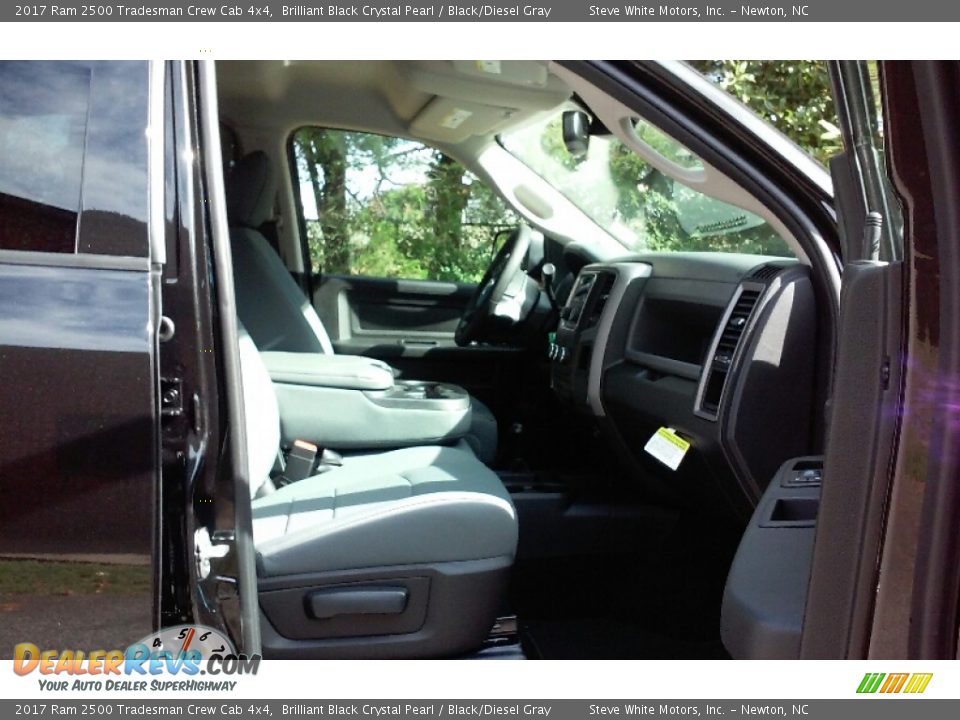 2017 Ram 2500 Tradesman Crew Cab 4x4 Brilliant Black Crystal Pearl / Black/Diesel Gray Photo #2