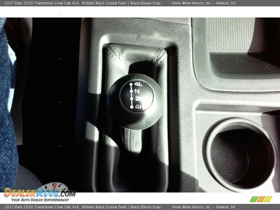 2017 Ram 2500 Tradesman Crew Cab 4x4 Brilliant Black Crystal Pearl / Black/Diesel Gray Photo #18