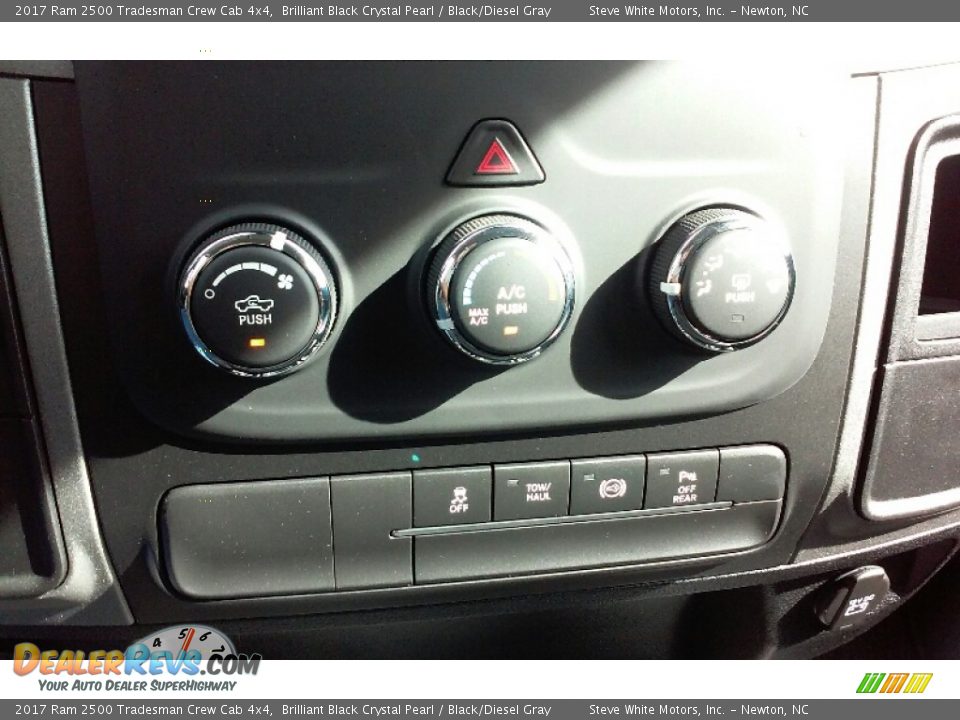 2017 Ram 2500 Tradesman Crew Cab 4x4 Brilliant Black Crystal Pearl / Black/Diesel Gray Photo #19