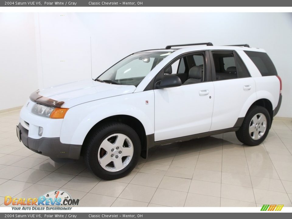 Front 3/4 View of 2004 Saturn VUE V6 Photo #3