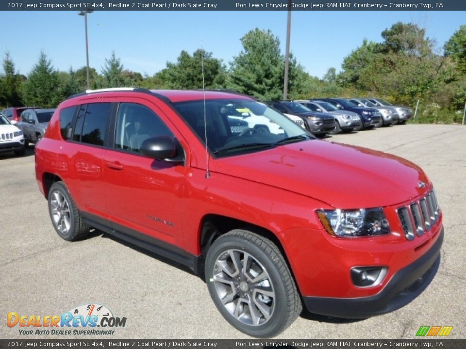 Front 3/4 View of 2017 Jeep Compass Sport SE 4x4 Photo #11