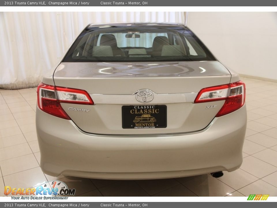 2013 Toyota Camry XLE Champagne Mica / Ivory Photo #14