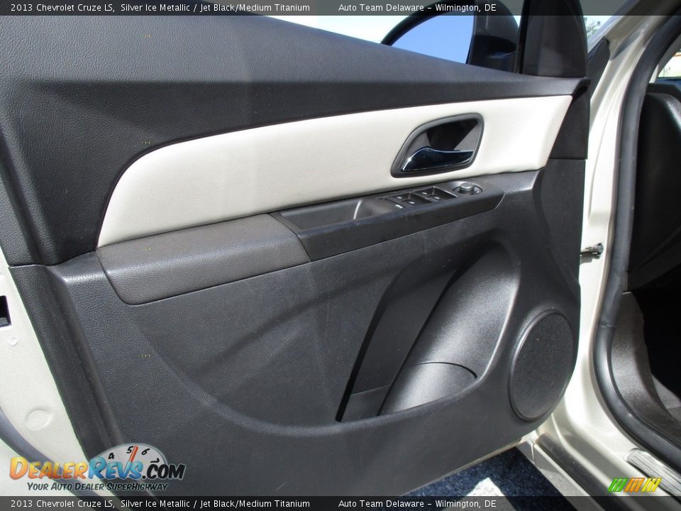 2013 Chevrolet Cruze LS Silver Ice Metallic / Jet Black/Medium Titanium Photo #23