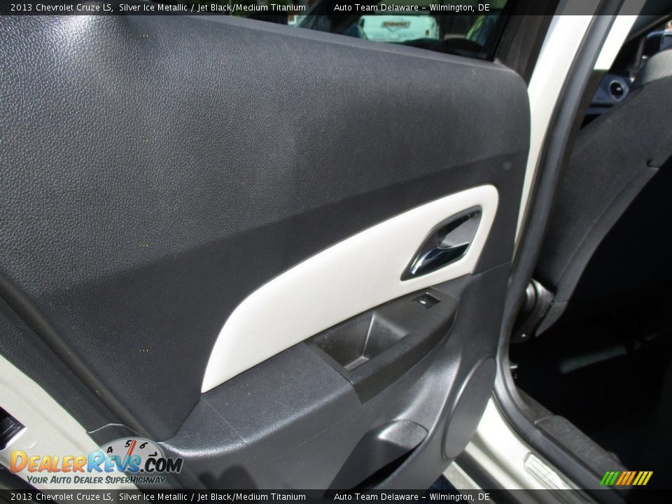2013 Chevrolet Cruze LS Silver Ice Metallic / Jet Black/Medium Titanium Photo #24