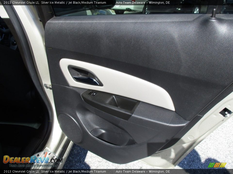 2013 Chevrolet Cruze LS Silver Ice Metallic / Jet Black/Medium Titanium Photo #25