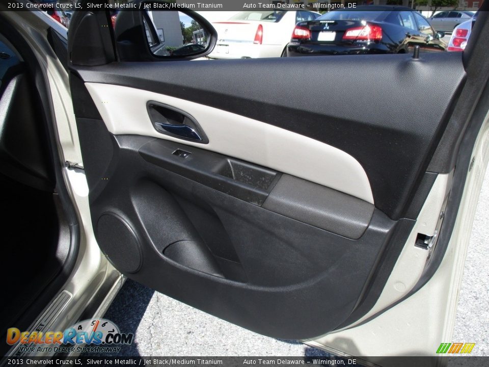 2013 Chevrolet Cruze LS Silver Ice Metallic / Jet Black/Medium Titanium Photo #26