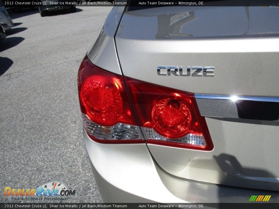 2013 Chevrolet Cruze LS Silver Ice Metallic / Jet Black/Medium Titanium Photo #28