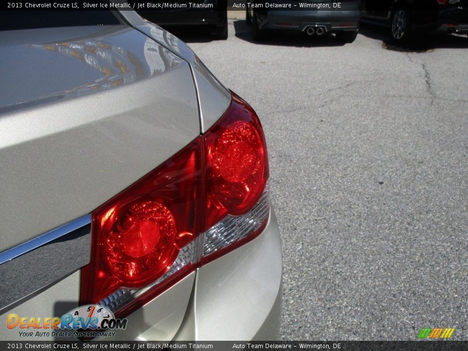 2013 Chevrolet Cruze LS Silver Ice Metallic / Jet Black/Medium Titanium Photo #29