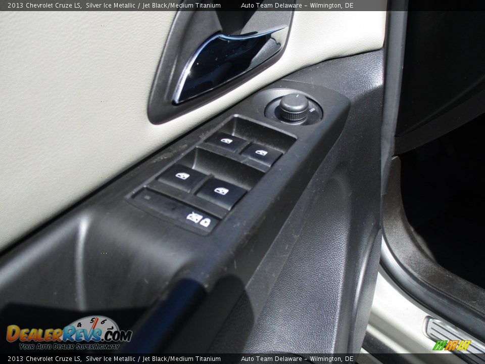 2013 Chevrolet Cruze LS Silver Ice Metallic / Jet Black/Medium Titanium Photo #33